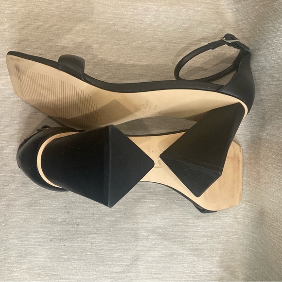 MARC FISHER Sz 8.5 Denny Asymmetrical Heel Padded Strappy Square Sole Sandals - Picture 10 of 11